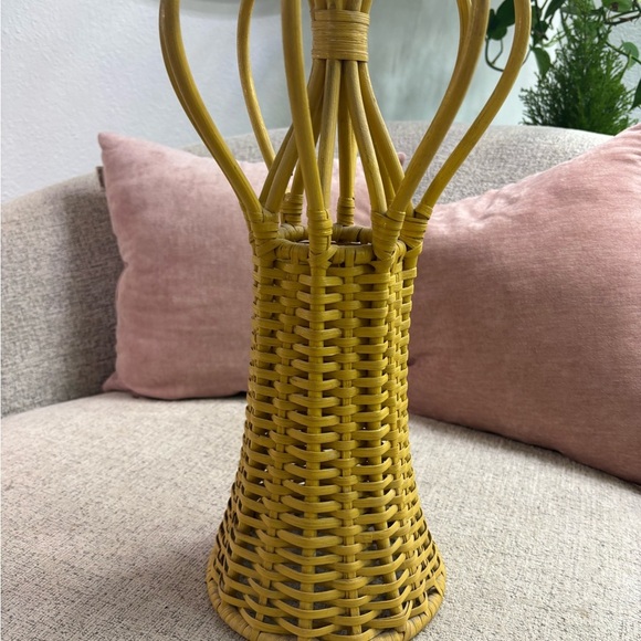 Yellow Woven Basket with Unique Design - Picture 4 of 4